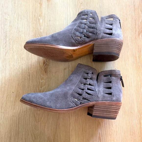 Vince Camuto Women’s Bootie - Picture 1 of 3